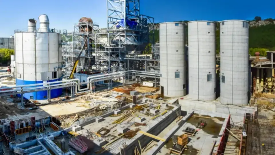 Скандал с обгазяване: Манол Генов спря завода „Кроношпан“