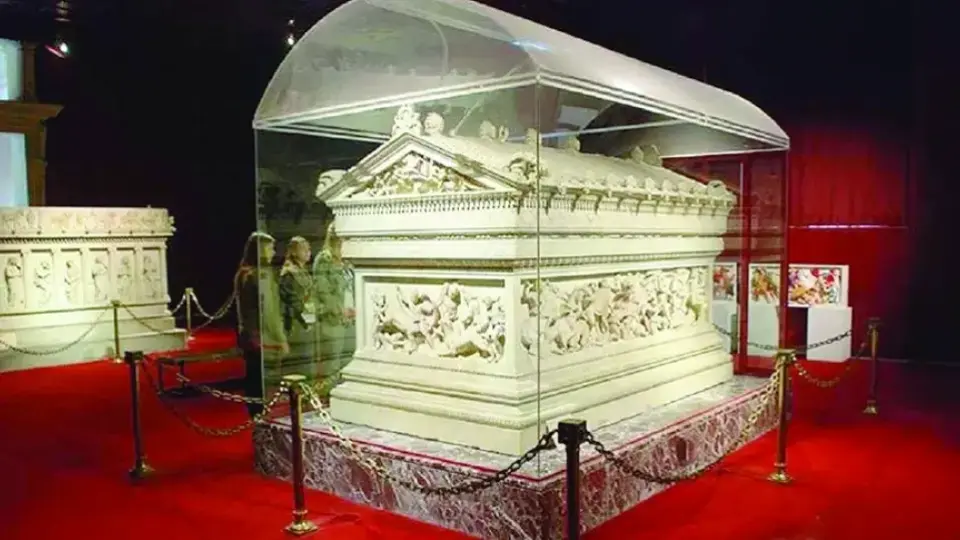 Александър Македонски е погребан жив