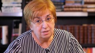 Проф. Екатерина Михайлова: В случай че президентът реши да прекрати мандата си предсрочно, той трябва да подаде оставка