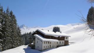 Ще стане ли известната хижа „Амбарица“ фабрика за наркотици?