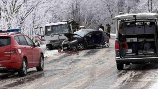 Шофьорът, убил баща и дъщеря край Микре, бил без книжка. Още го издирват