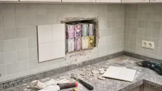 Откриха 350 000 евро, зазидани в стена, в дома на македонски съдия