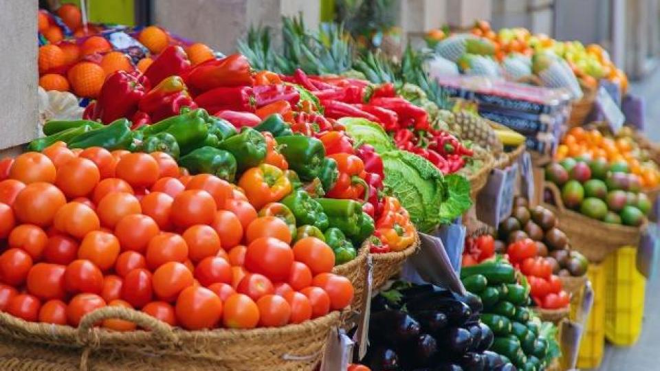 България внася 9 пъти повече зеленчуци и 5 пъти повече плодове, отколкото изнася