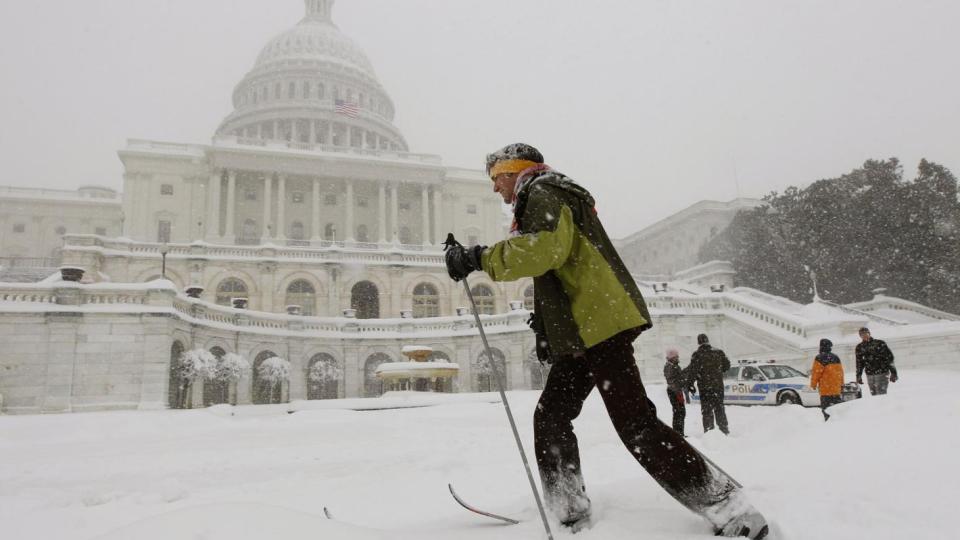 Ледникова епоха в САЩ: Мощната снежна буря взе първите си 11 жертви (снимки)