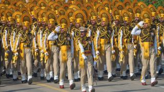 Камили, макети на божества и хиперзвукови ракети: Лидерите на ЕС на военен парад на Индия