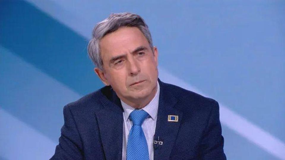 Плевнелиев – мижитурката на високия тон, полужекът на големите думи и трагикомедията на забравения президент