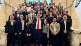 ИЗВЪНРЕДНО! Делян Пеевски се срещна с младежи от Кърджали - показа им Музея на Сглобката (СНИМКИ)