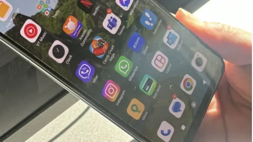 Испания става първата страна в Европа, забранила социалните мрежи за деца под 16 години