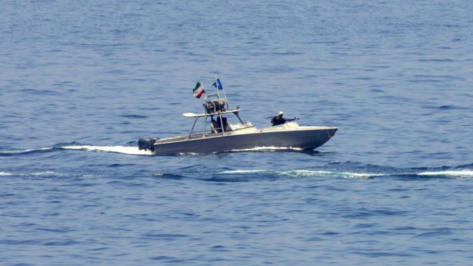 Лодки на Иранската революционна гвардия опитаха да задържат петролен танкер на САЩ