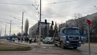 Шофьор на камион блъсна и уби слизащ от столичен трамвай мъж, след това избяга (снимки)