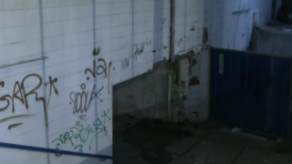 Опасен подлез при жп гара "Искър" - разбит и без електричество