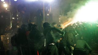 В Тирана като на война: Сблъсъци, ранени и арести на опозиционен митинг (снимки/видео)