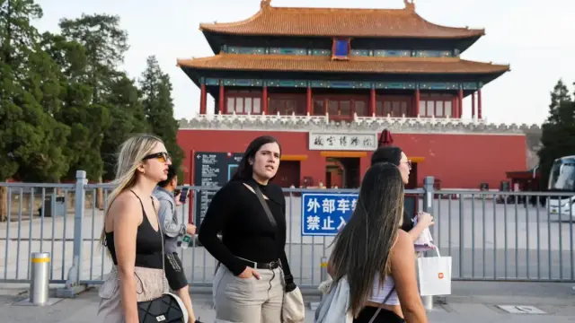 Китай въвежда безвизов режим за Канада и Великобритания