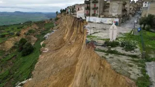 Циклонът "Ориана" срути "Арката на любовта" в Пулия