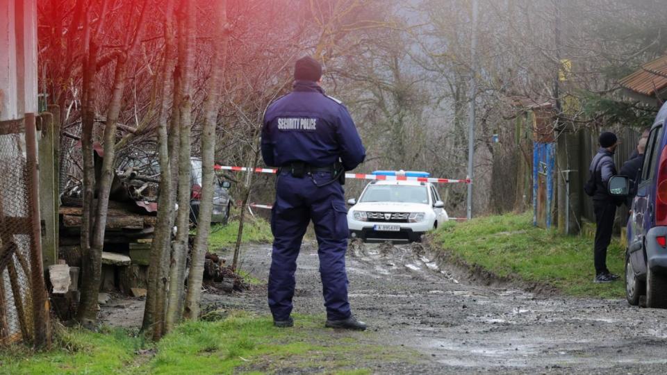 Претърсиха къщата на Ивайло Калушев в село Българи (снимки)