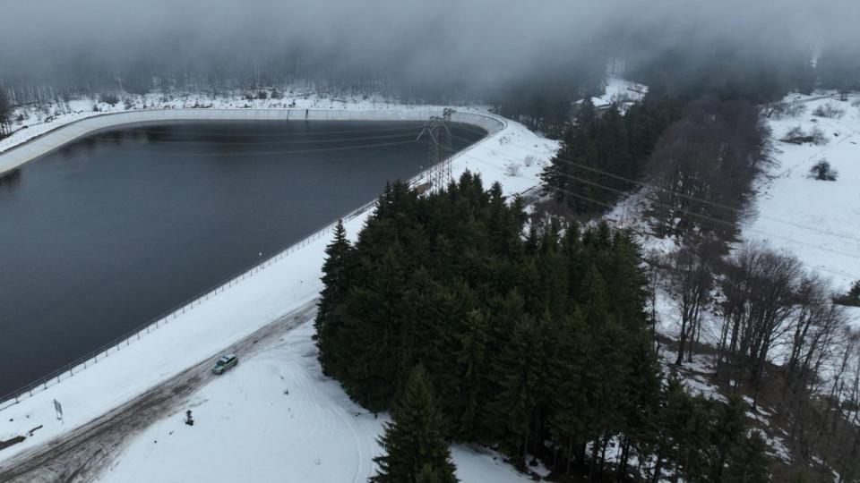Мъжът, открил телата в хижа "Петрохан", е напуснал България
