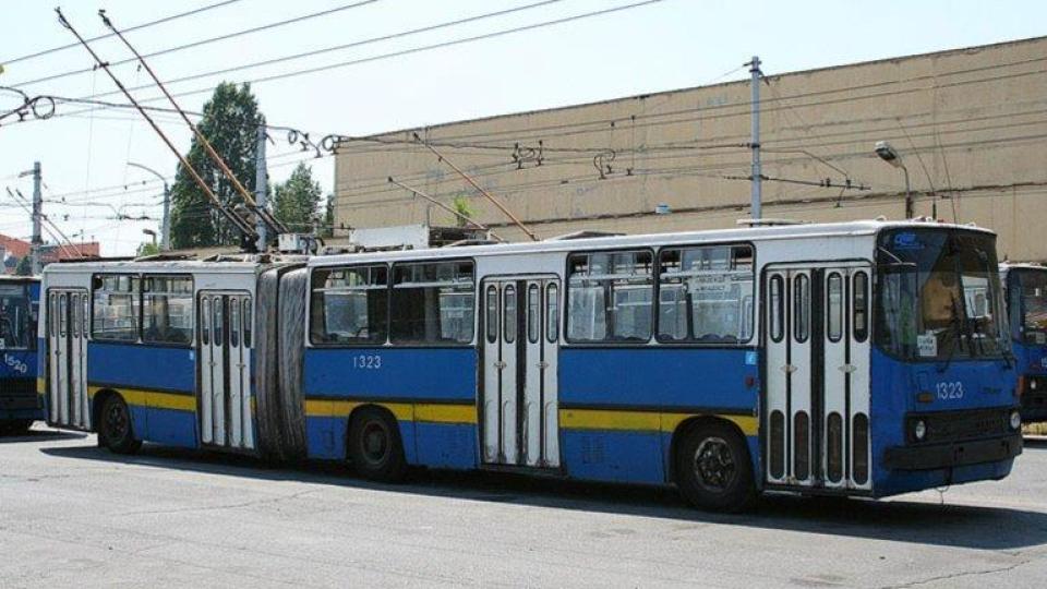 София отбелязва 85 години тролейбусен транспорт: легендарните „Икарус“ и „ЗИУ“ се завръщат реставрирани