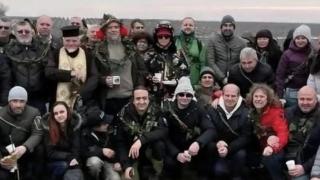 Психопатът килър празнува Трифон Зарезан с екоминистъра Борислав Сандов и малкия Сашко