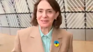 ОТВРАТ. Тоя дърт вампир с чуждия флаг на ревера е външен министър на БълХария, не на България