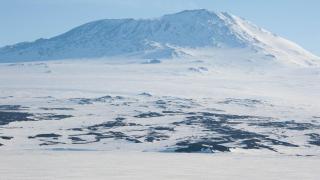 "Гравитационната дупка" под Антарктида се засилва