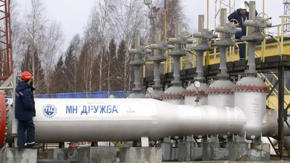 Великобритания временно отмени санкциите срещу ''Дружба''