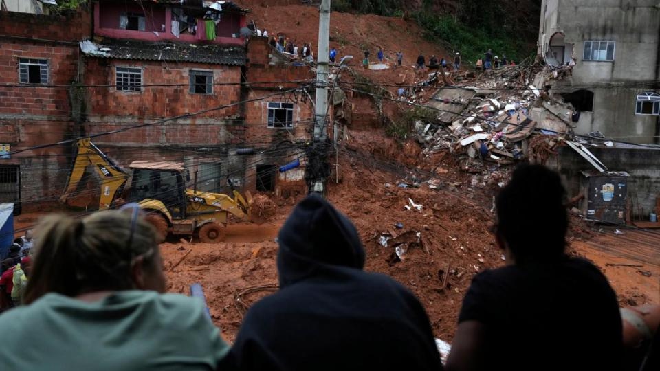 Десетки жертви и изчезнали в градове под кал и вода в Бразилия, тече масова евакуация (снимки)