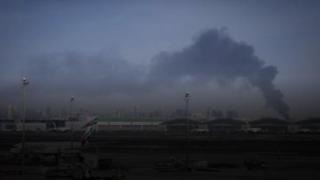 Иранските удари по летищата в Дубай и Абу Даби взеха жертва, а 11 са ранени