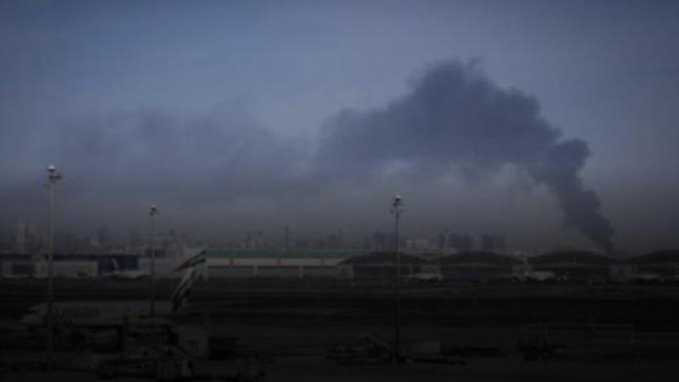 Иранските удари по летищата в Дубай и Абу Даби взеха жертва, а 11 са ранени