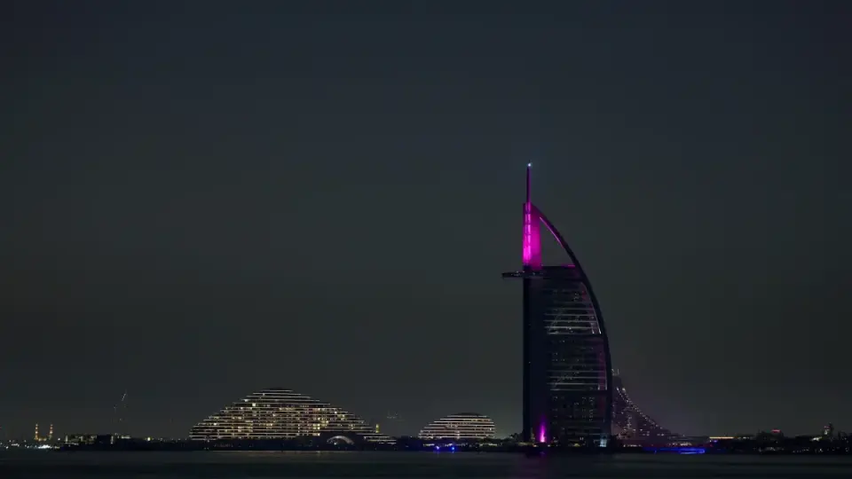 Директива към всички хотели в Дубай: никакви гости да не бъдат изгонвани