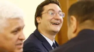 Зарков първо да си каже с коя кола го замъкнаха в прокуратурата да се разбира за срамната сделка с апартамента на "Дондуков", преди да ръси морал!