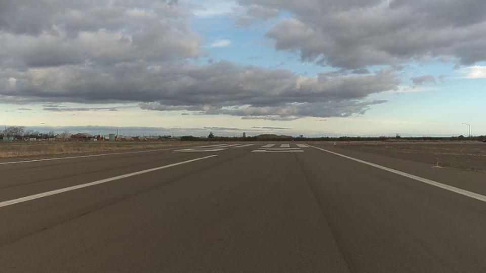 Защо изоставено летище в Обединеното кралство отваря отново след 12 години