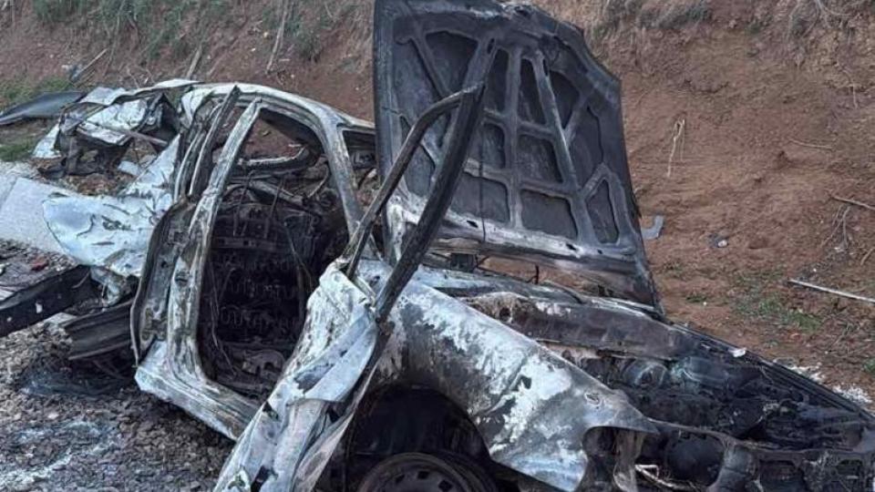 Две деца са загинали в пламналия автомобил след сблъсъка край Ъглен