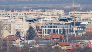 Български изтребители F-16 летяха ниско над София, било учение (снимки/видео)