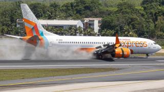 Драма с пътнически самолет на о-в Пукет завърши с хепиенд, но блокира летището (видео)