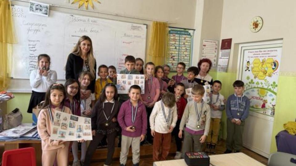 Първокласници от Шесто ОУ "Св. Никола" в Стара Загора станаха собственици на фабрики в интерактивен урок