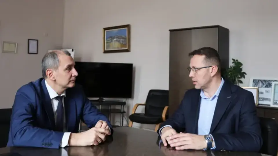 Д-р Здравков бързо запълва "места" на утвърдени медици, а Околийски плаши с прокуратура след забърканата каша с тестовете за рак. Докога ще си играем със здравето?