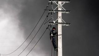 Токсичен черен дъжд преваля над Техеран