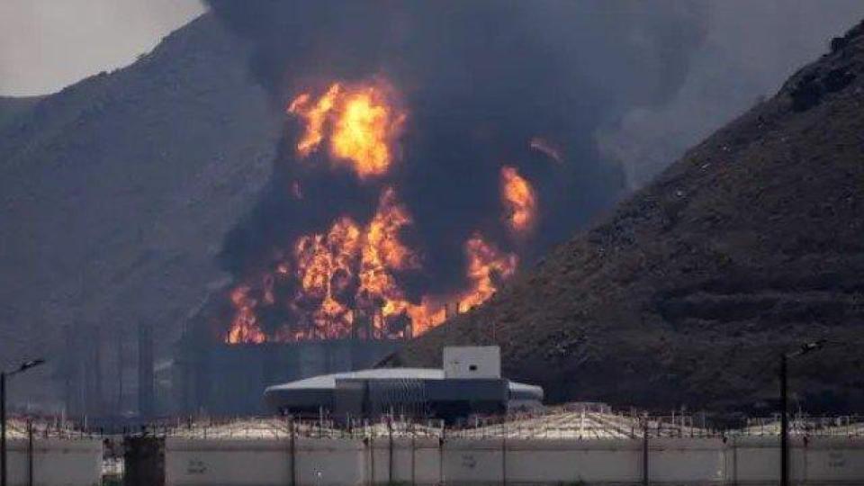 Ракети "Катюша" удариха Зелената зона в Багдад, гори газово находище в ОАЕ (видеа)