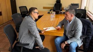 ПОЗОР! Кабинетът “Петрохан” измъкна Бербатов сух за патлака в джипа му. Защо МВР не отне разрешителното и не конфискува оръжието?