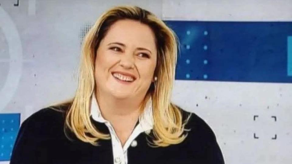 ЛОРА КРУМОВА е диагноза. На свещената простота, невежество и бездарие