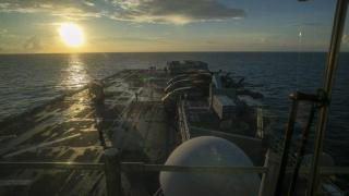 Амфибийният кораб на САЩ „USS Tripoli“ пристигна в Близкия изток