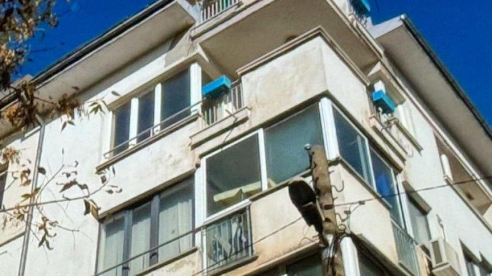 Арестували издирван педофил и чисто гол травестит в гей мезонета на Хасърджиев