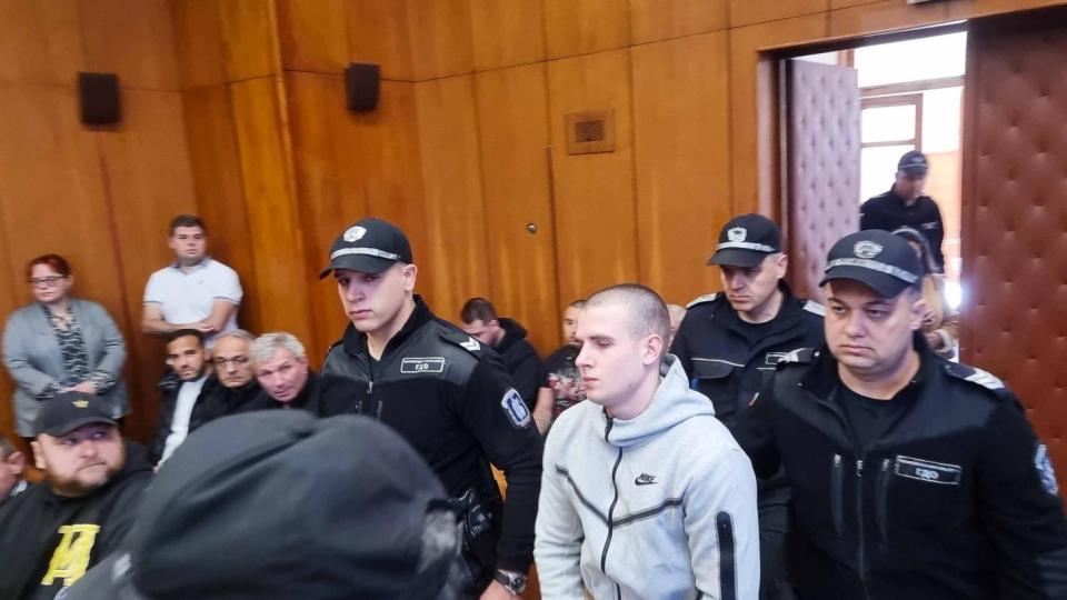 19-годишният Никола, убил заради момиче 21-годишния Ангел, няма да лежи до живот