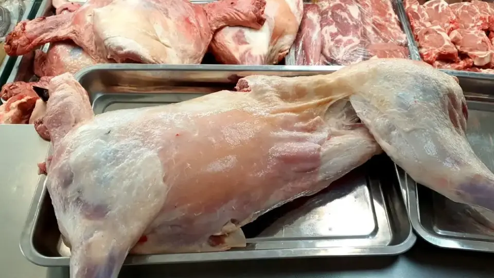 БАБХ със сериозни проверки по магазините заради Велкиден: Българското агнешко се маркира със син печат