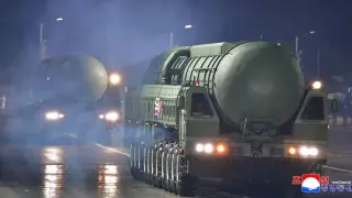 КНДР тества електромагнитни оръжия и бомба с въглеродни влакна, способна да причини мащабно прекъсвания на електрозахранването