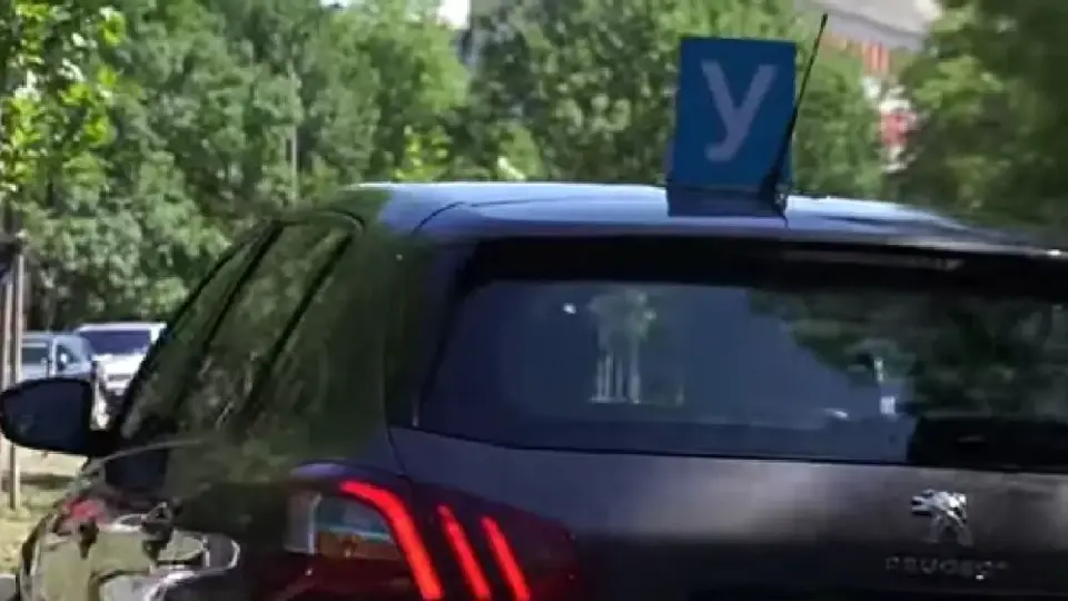 "Изпитен туризъм": Софиянци "купуват" книжки в Перник и Враца?