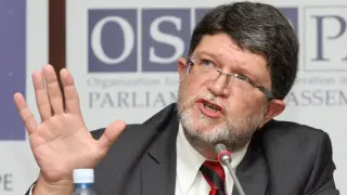 ЕП затяга тона към режима на Вучич: 531 поправки по доклада на Пицула, с критики за връзките с Русия, корупцията и репресиите