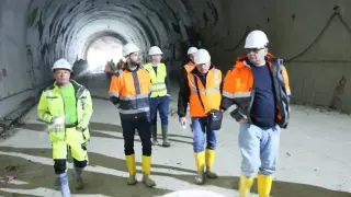 Остават 90 метра до прокопаването на най-дългия двупътен жп тунел на Балканите