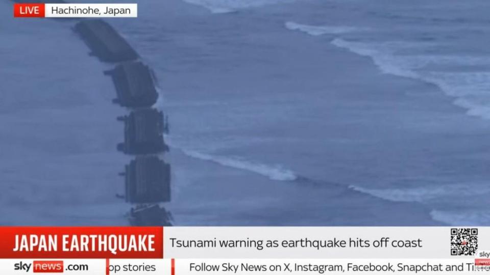 Първи вълни цунами достигат японския бряг, най-високата е в Куджи - 80 см