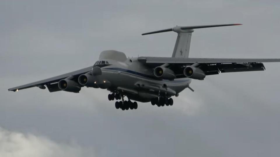 Русия вдигна в небето самолета "на Страшния съд" и предислоцира бомбардировачи
